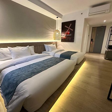 Theatre Hotel Kuching Extérieur photo
