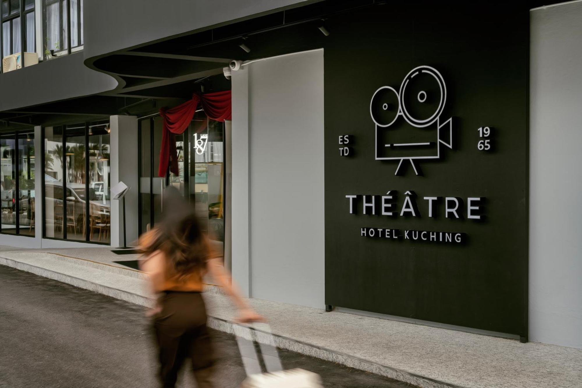 Theatre Hotel Kuching Extérieur photo