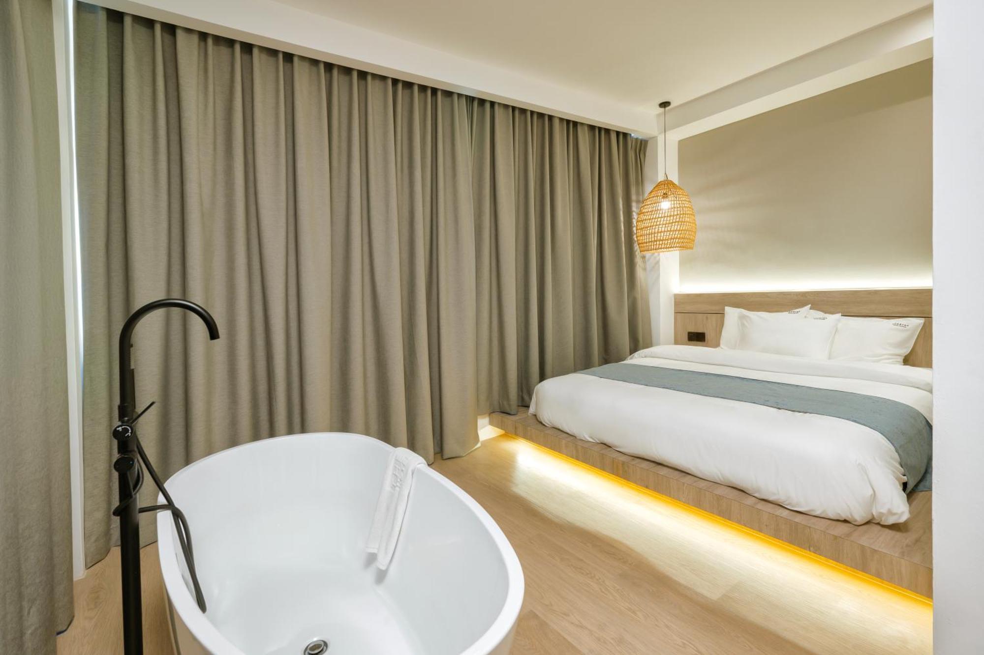 Theatre Hotel Kuching Extérieur photo