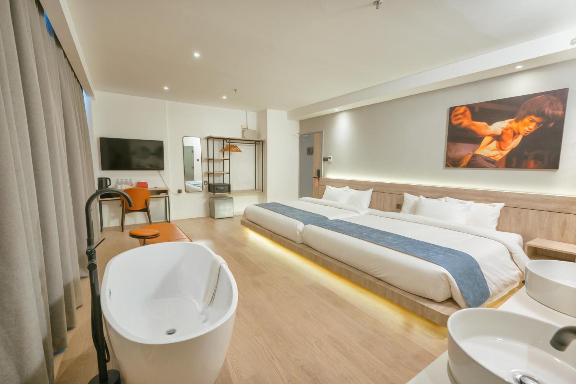 Theatre Hotel Kuching Extérieur photo