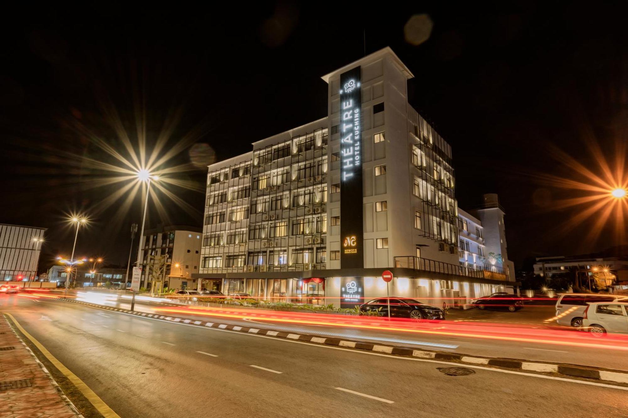 Theatre Hotel Kuching Extérieur photo