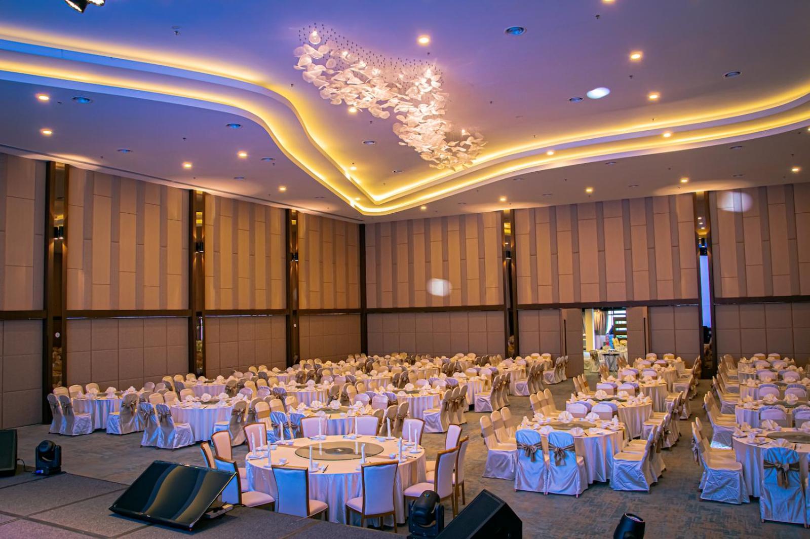 Theatre Hotel Kuching Extérieur photo