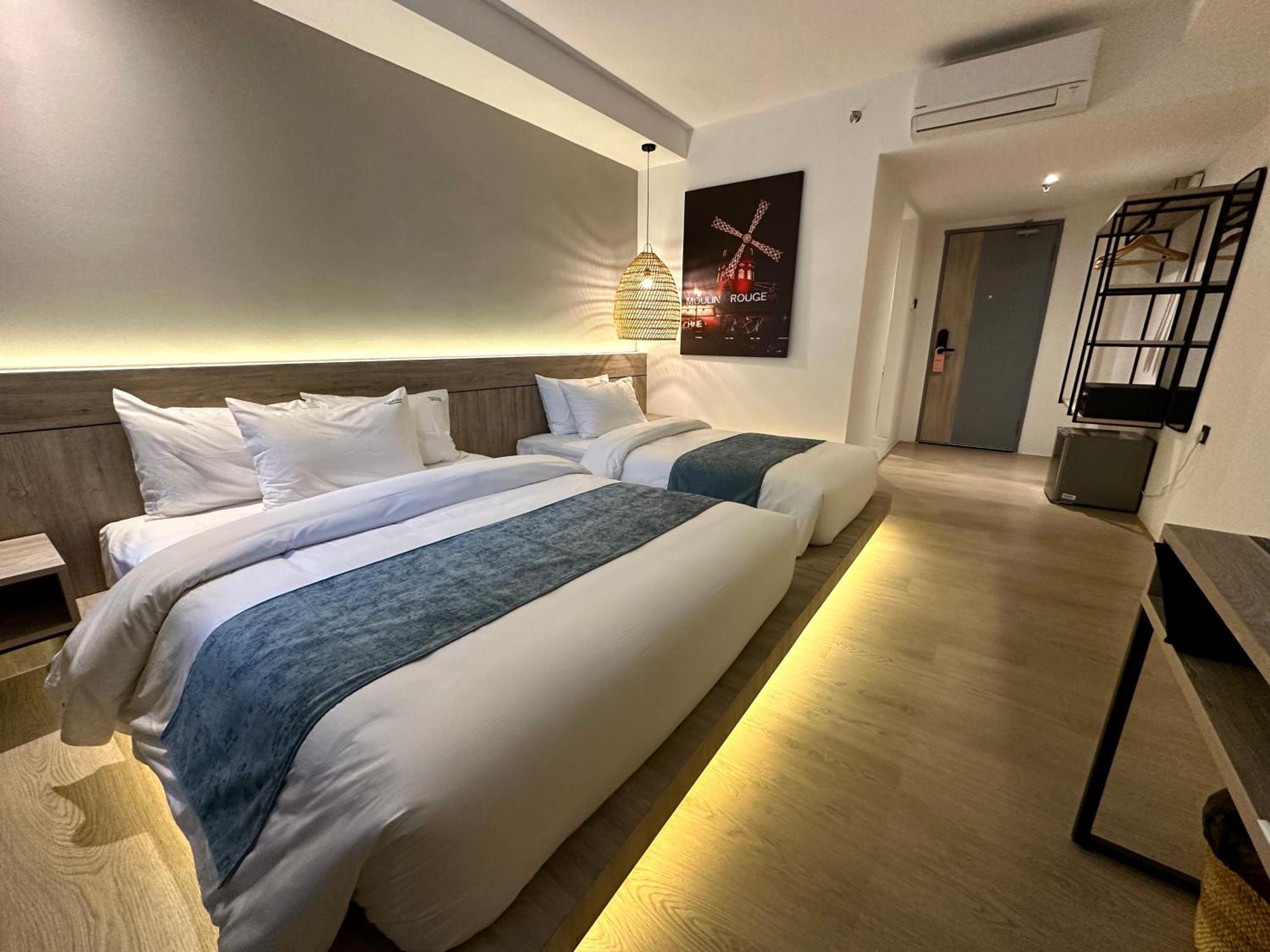 Theatre Hotel Kuching Extérieur photo