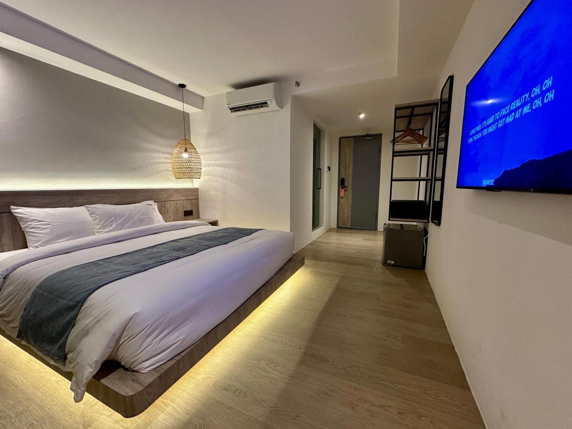 Theatre Hotel Kuching Extérieur photo